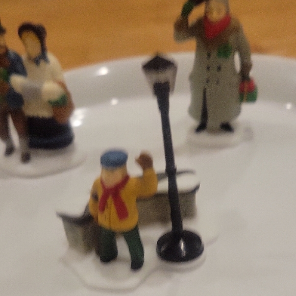 Department 56 Vintage Christmas Carol Christmas Morning Figures - Picture 5 of 16